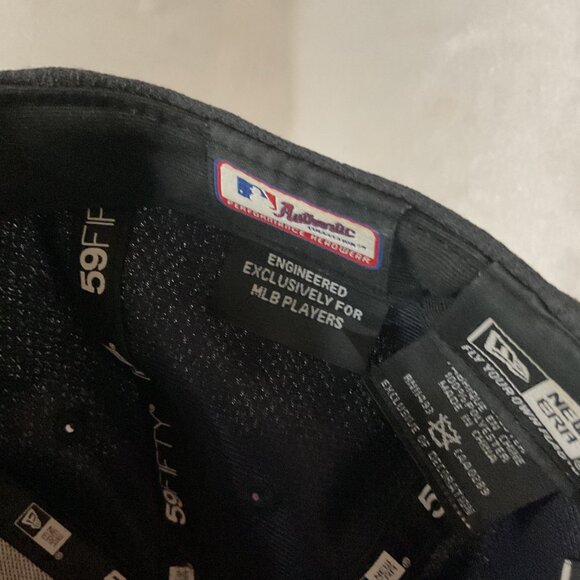 New Era 59FIFTY St. Louis Cardinals Fitted Hat 7 5/8 MLB Official Cap Black & Re - Picture 6 of 7